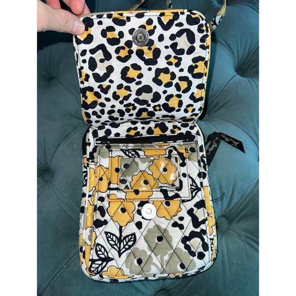 Vera Bradley Floral quilted wallet-crossbody- wristlet - Picture 3 of 9